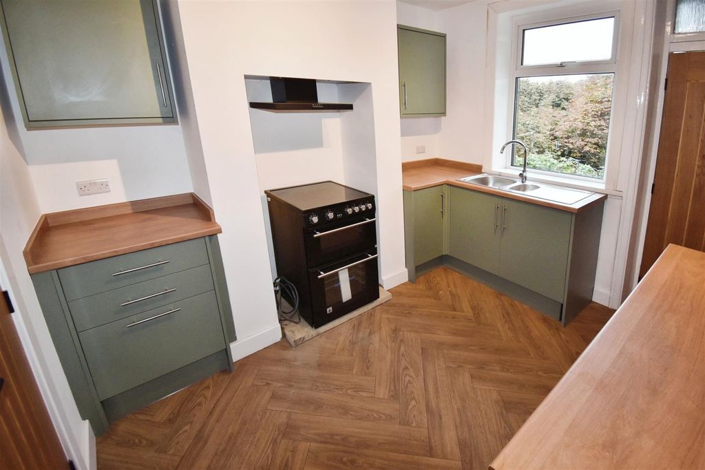 Property photo 2 of 8 Breakfast Kitchen