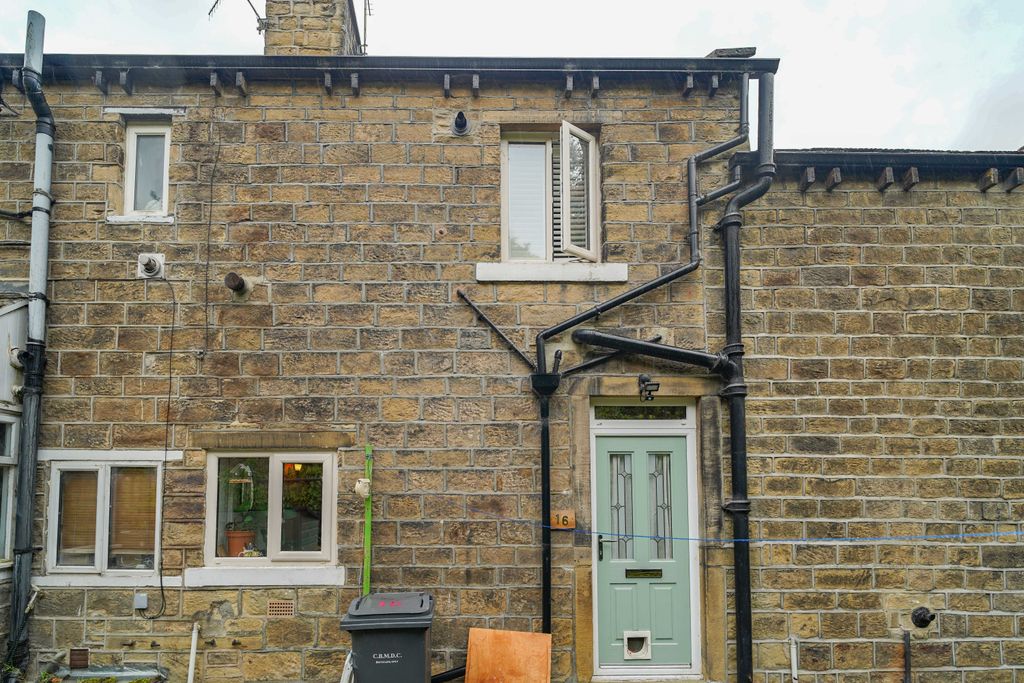 Property photo 1 of 16 Exterior