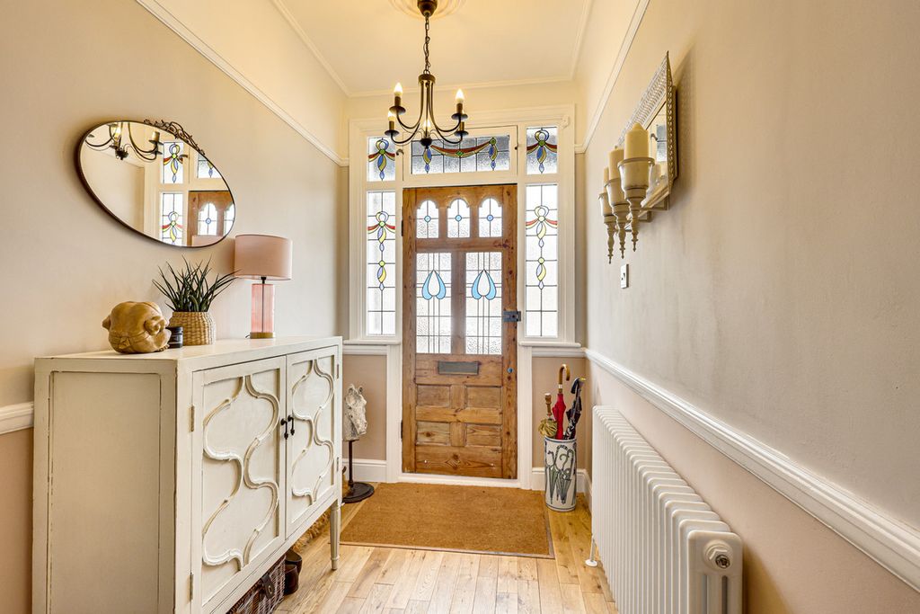 Property photo 2 of 41