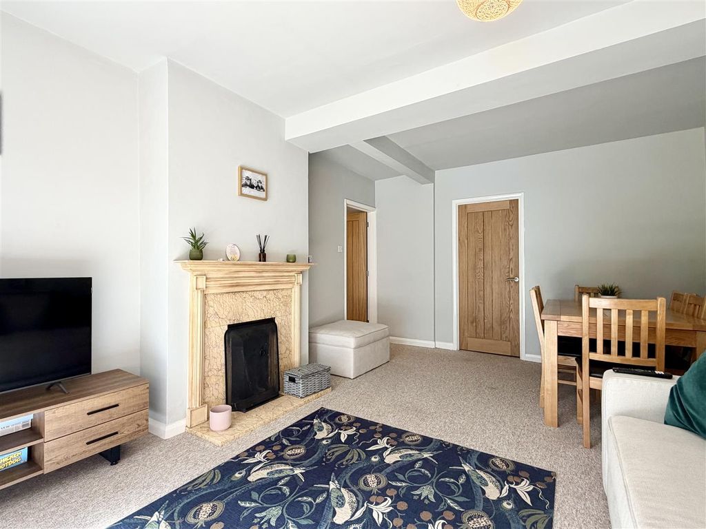 Property photo 2 of 27