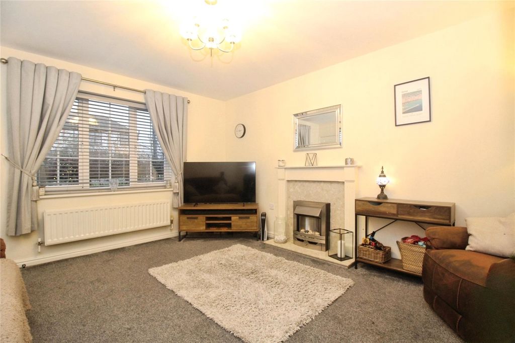 Property photo 2 of 13 Lounge