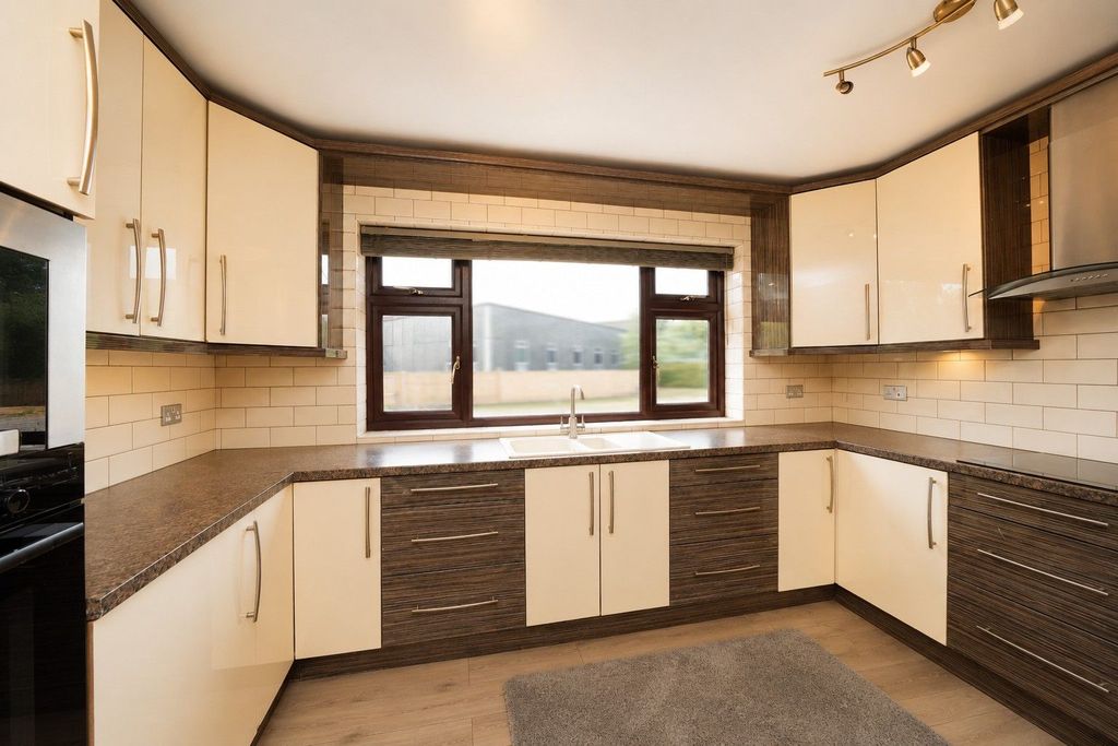 Property photo 3 of 41