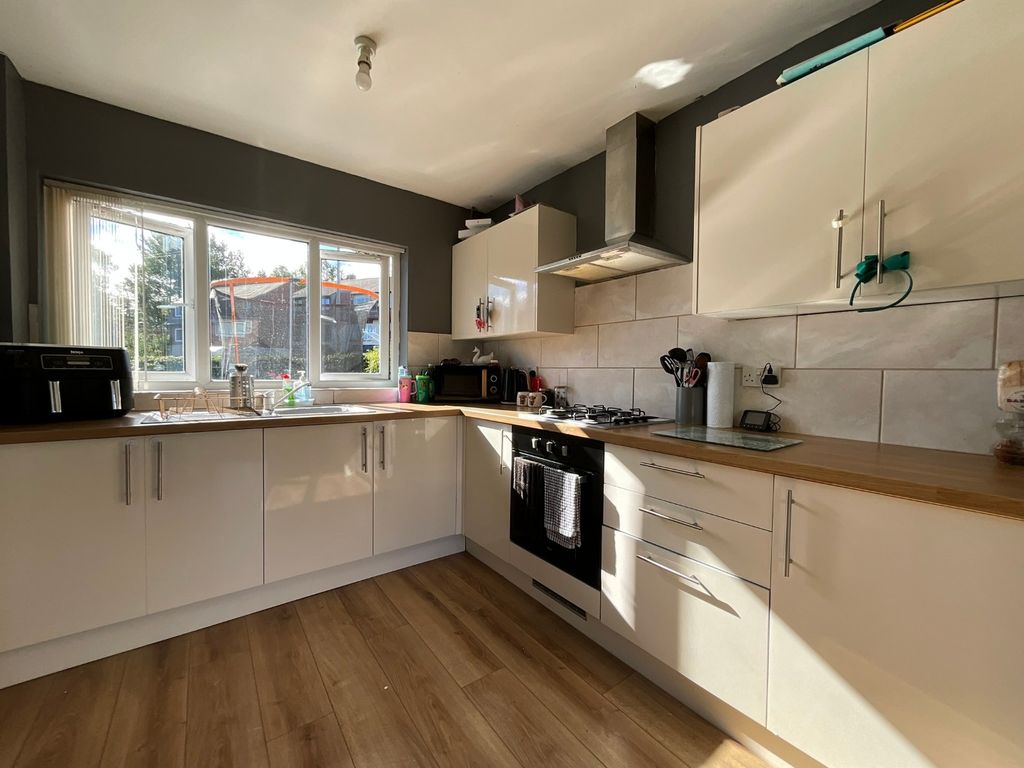 Property photo 1 of 16 4524401