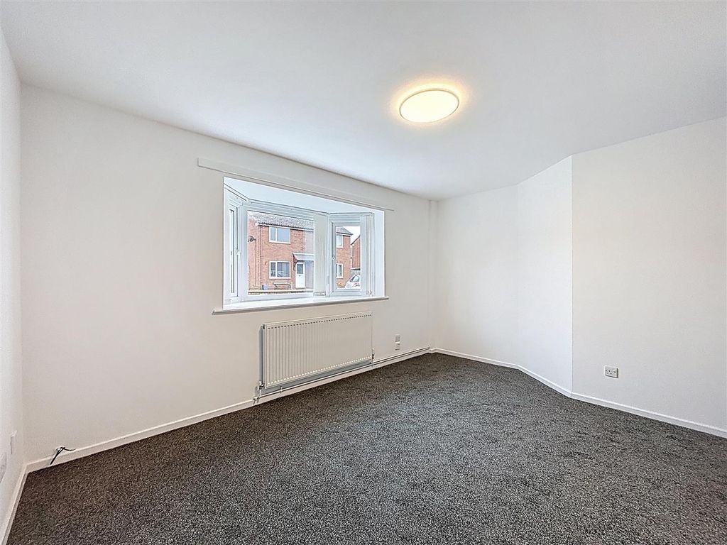 Property photo 3 of 13 Lounge