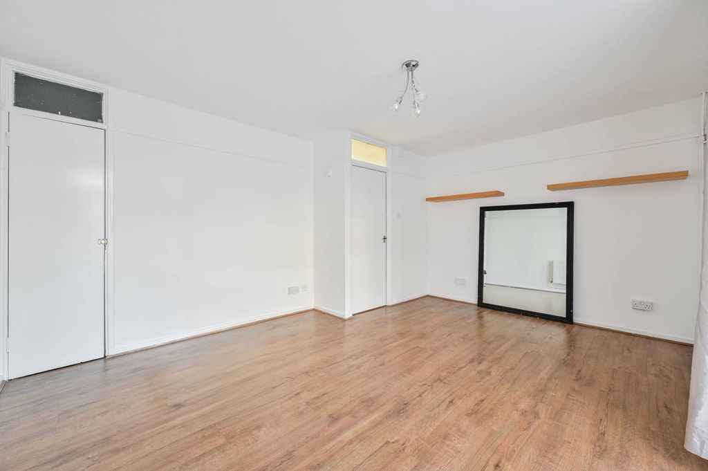 Property photo 3 of 11