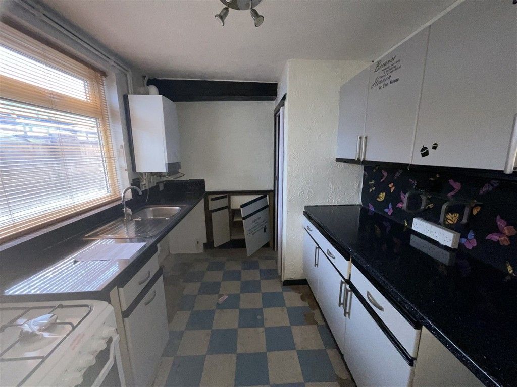 Property photo 1 of 11 Kitchen