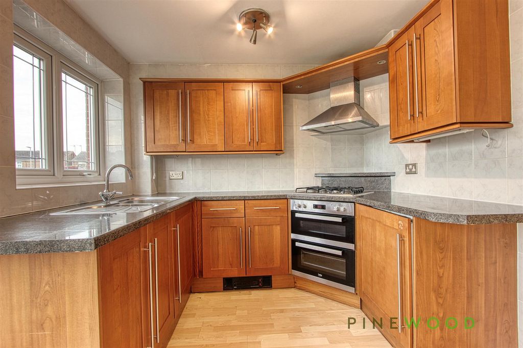 Property photo 2 of 12 Kitchen