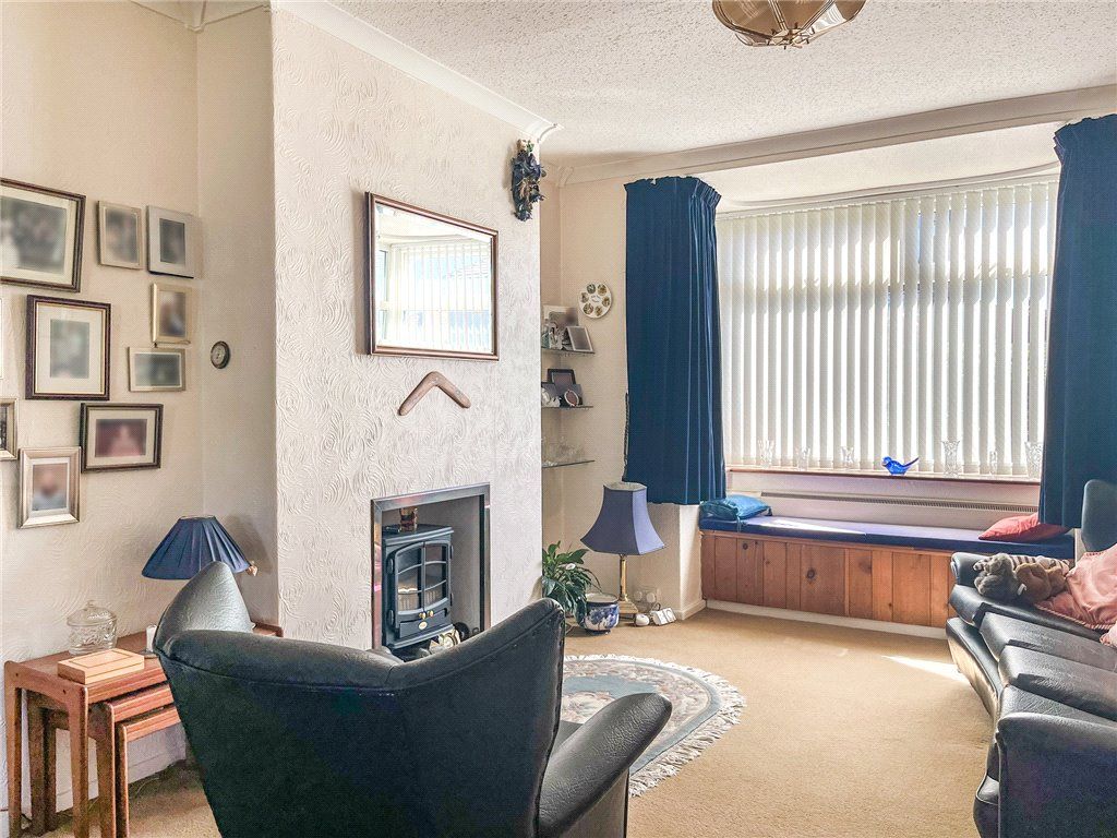 Property photo 2 of 19 Westminster Gardens