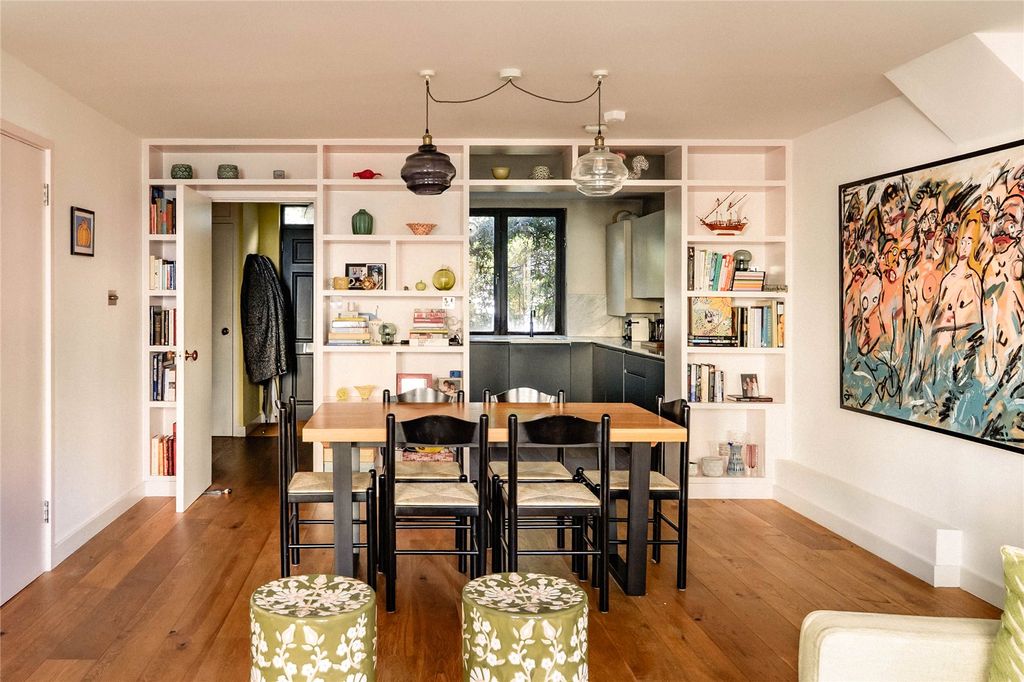 Property photo 3 of 9 Dining