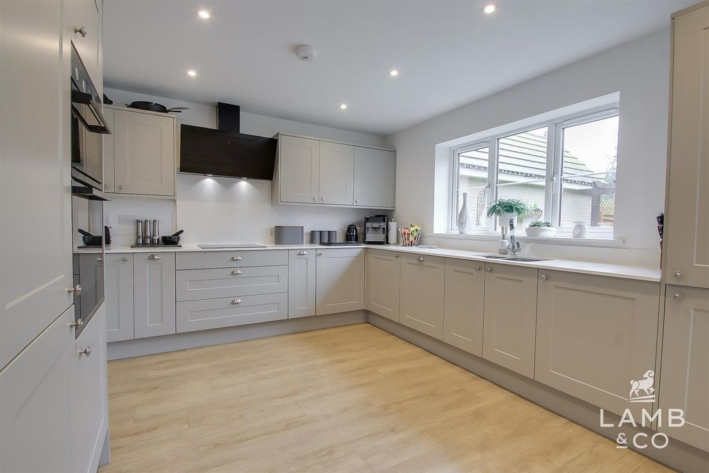 Property photo 3 of 24 Kitchen/Dining Room