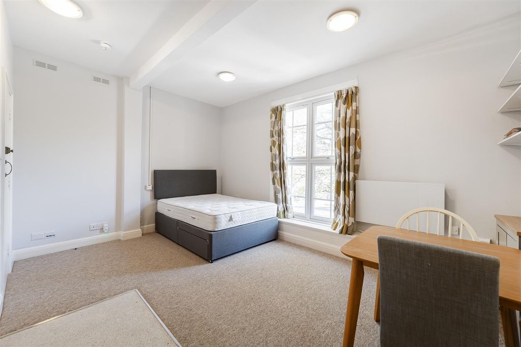 Property photo 3 of 9 Helliwell &amp; Co.