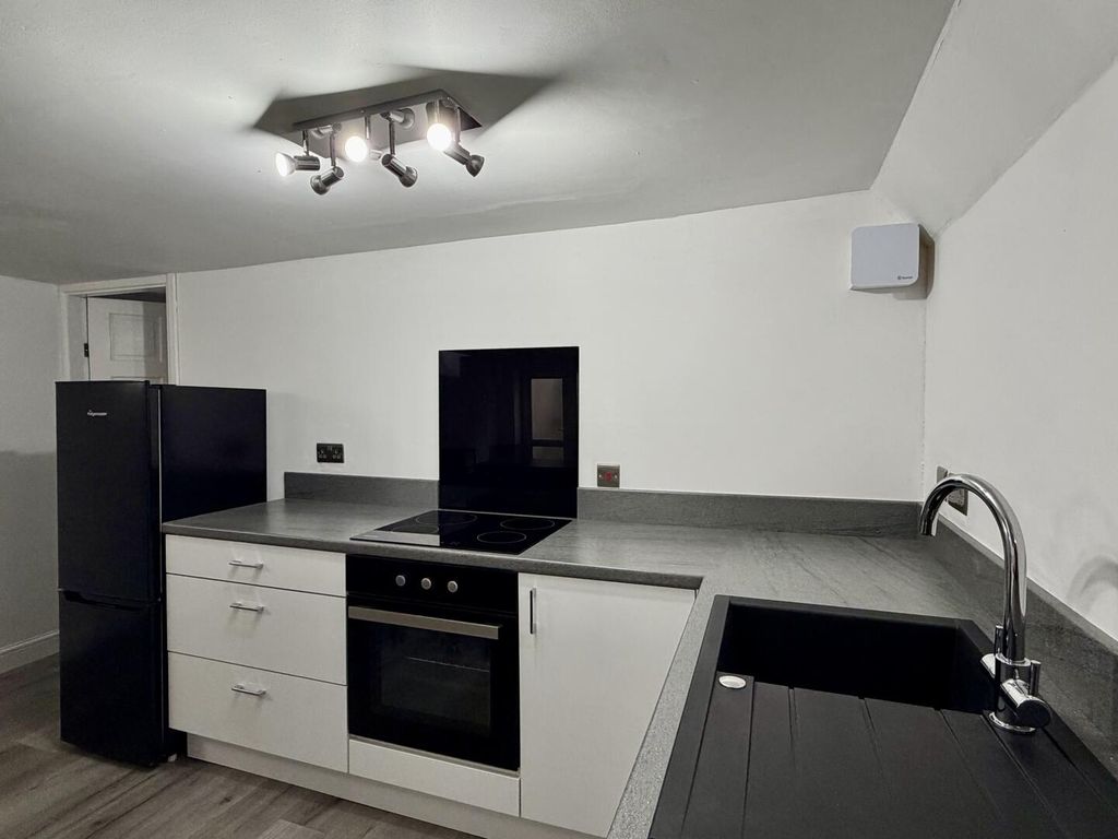 Property photo 2 of 12 Kitchen