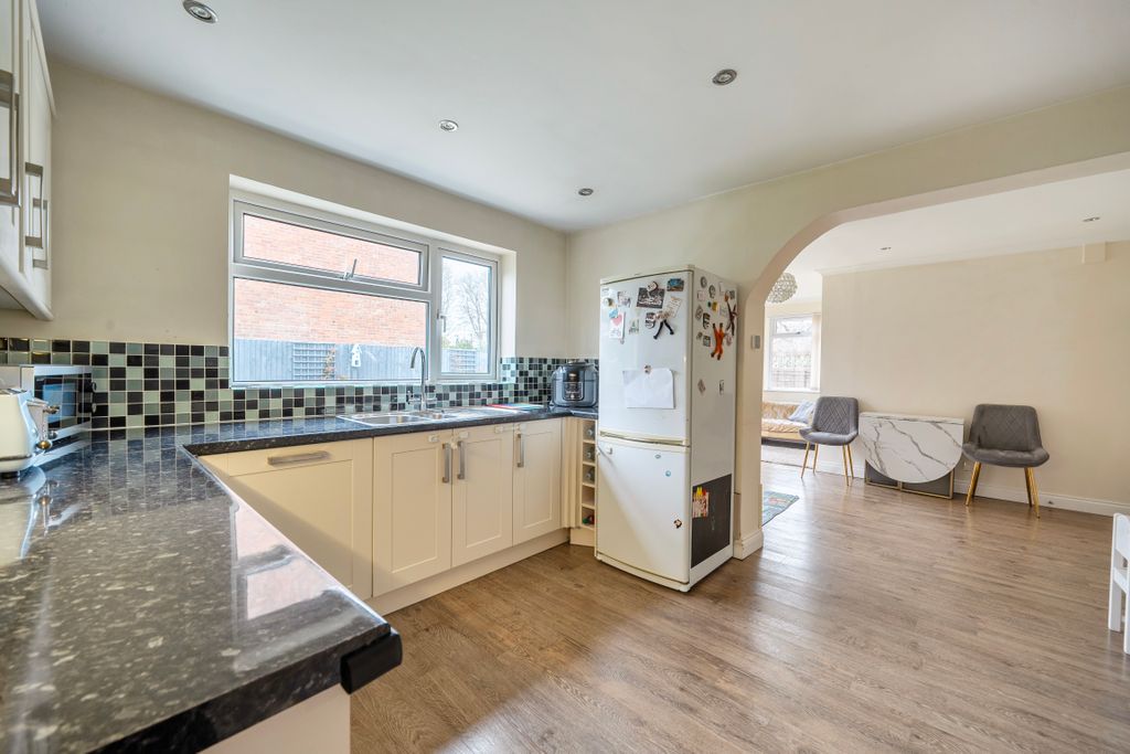 Property photo 2 of 20 14321001569c286Bb75587