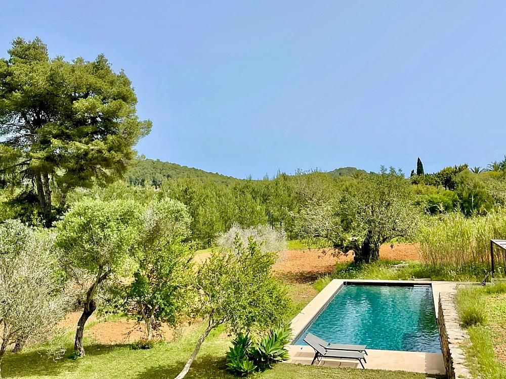 Property photo 3 of 27 Exquisite 200-Year-Old Finca