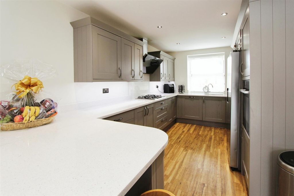 Property photo 3 of 19 Kitchen Area