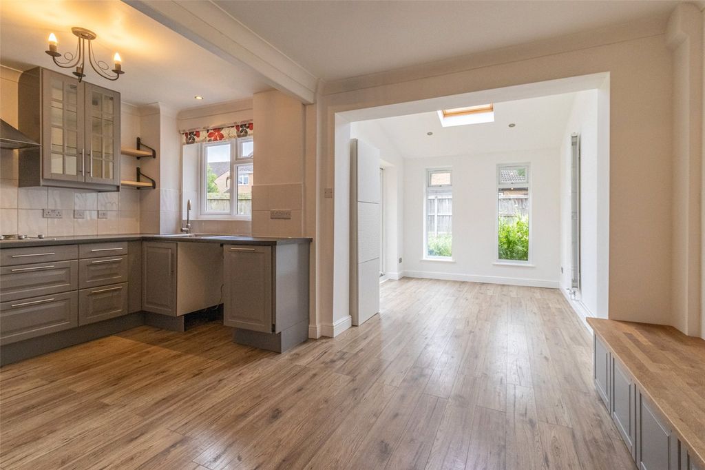 Property photo 2 of 16 Picture No. 11