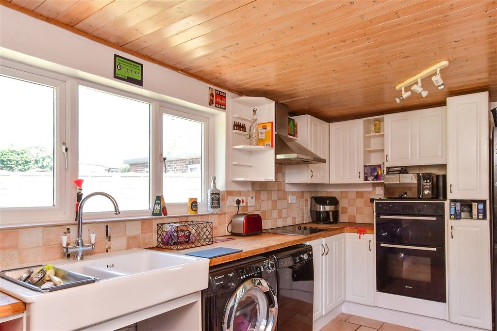 Property photo 3 of 6 Kitchen