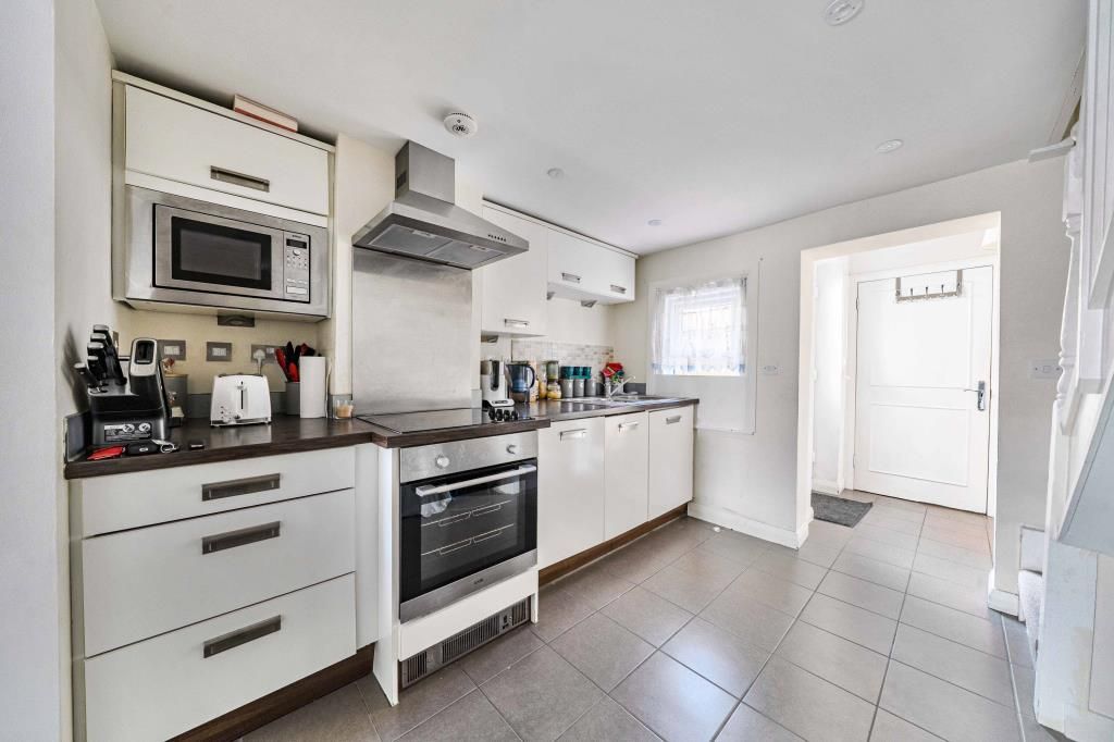 Property photo 3 of 21 Kitchen