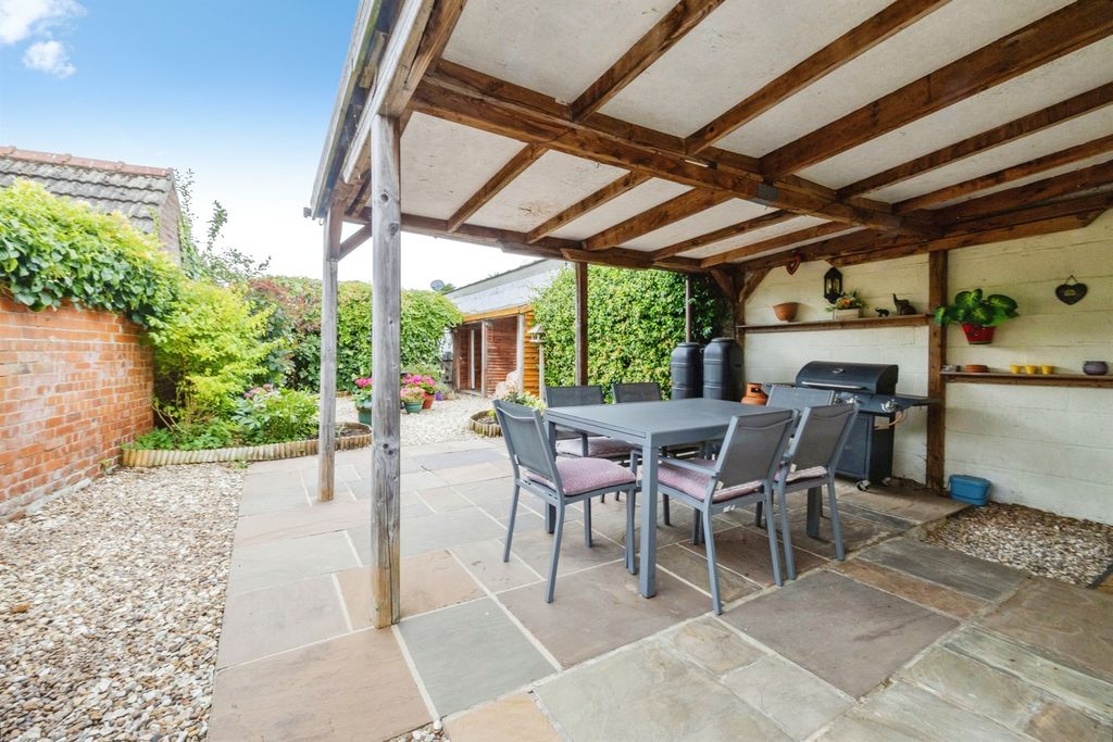 Property photo 2 of 21