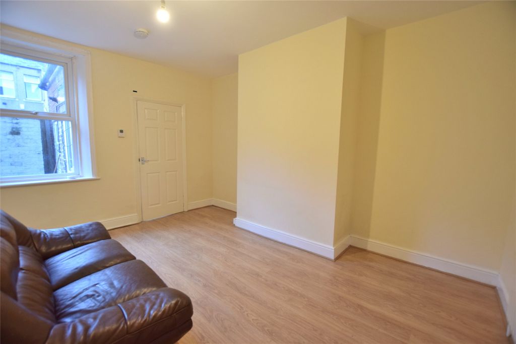 Property photo 3 of 10 Living Room