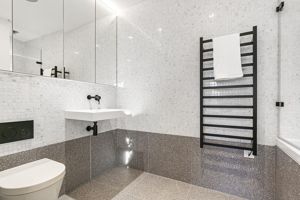 Property photo 3 of 7 Bathroom