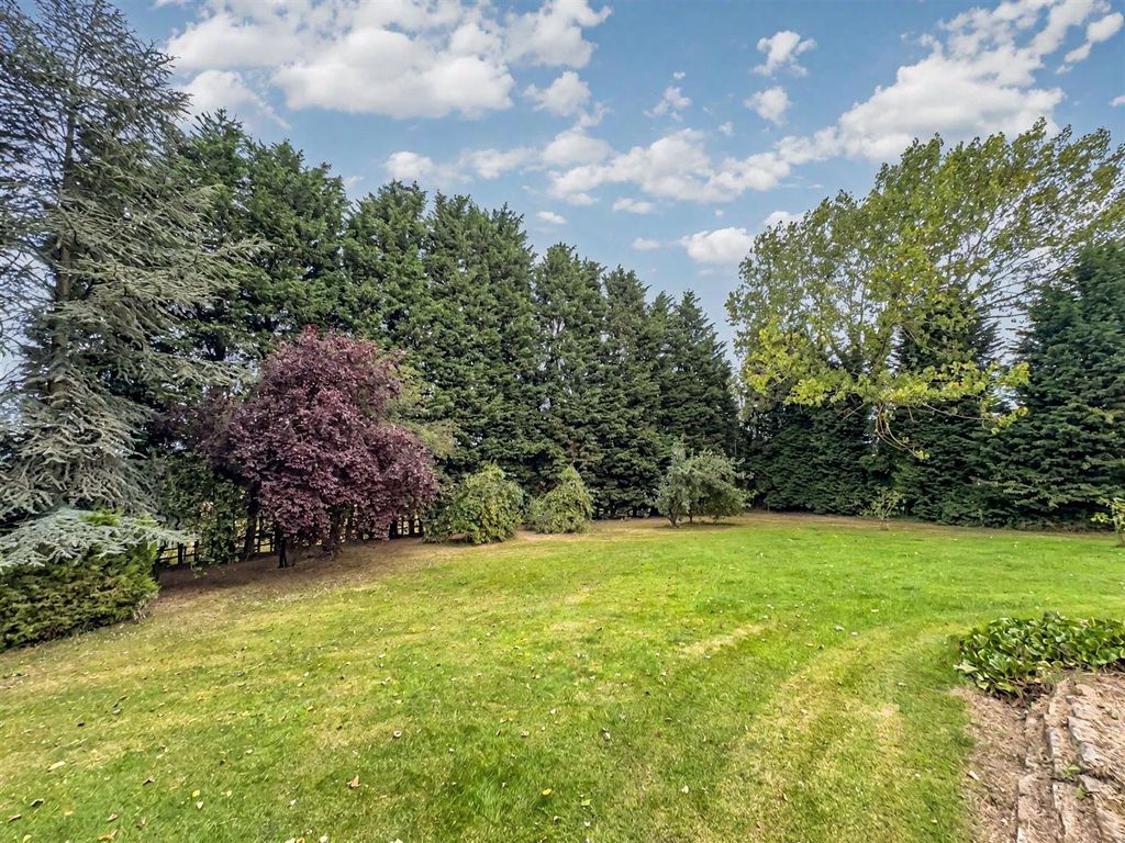 Property photo 3 of 27