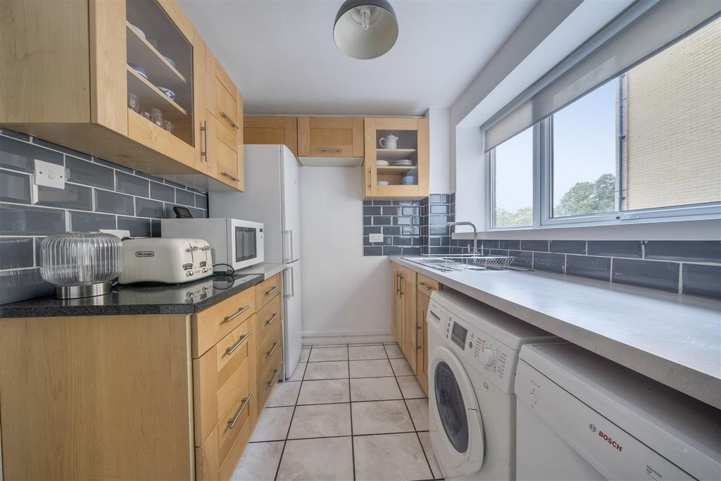 Property photo 3 of 12 1356514-14-68cc383c8F2E6.Jpg