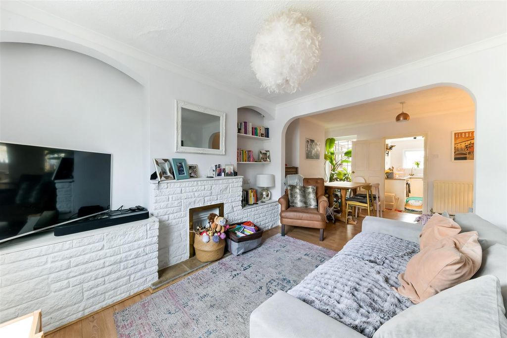Property photo 3 of 10 Earlswood Road, 115 (8).Jpg