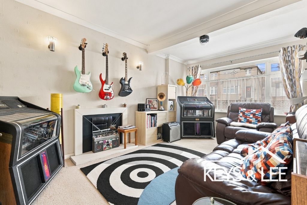 Property photo 2 of 13 5528786