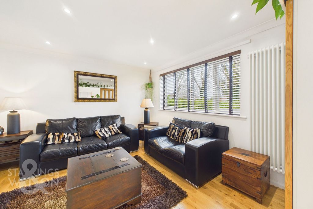 Property photo 2 of 39