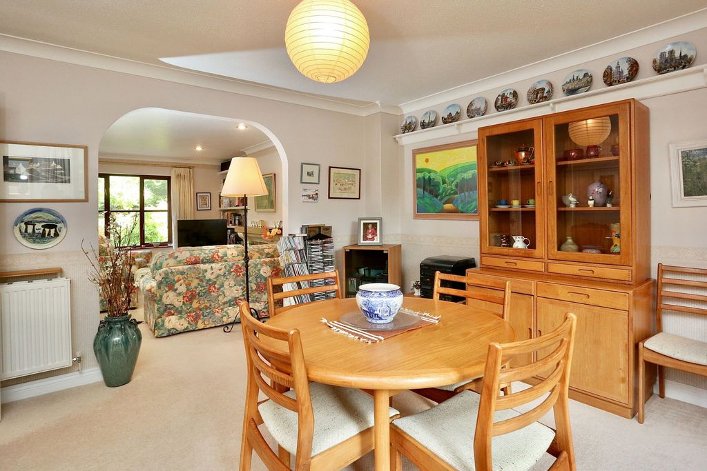 Property photo 3 of 44
