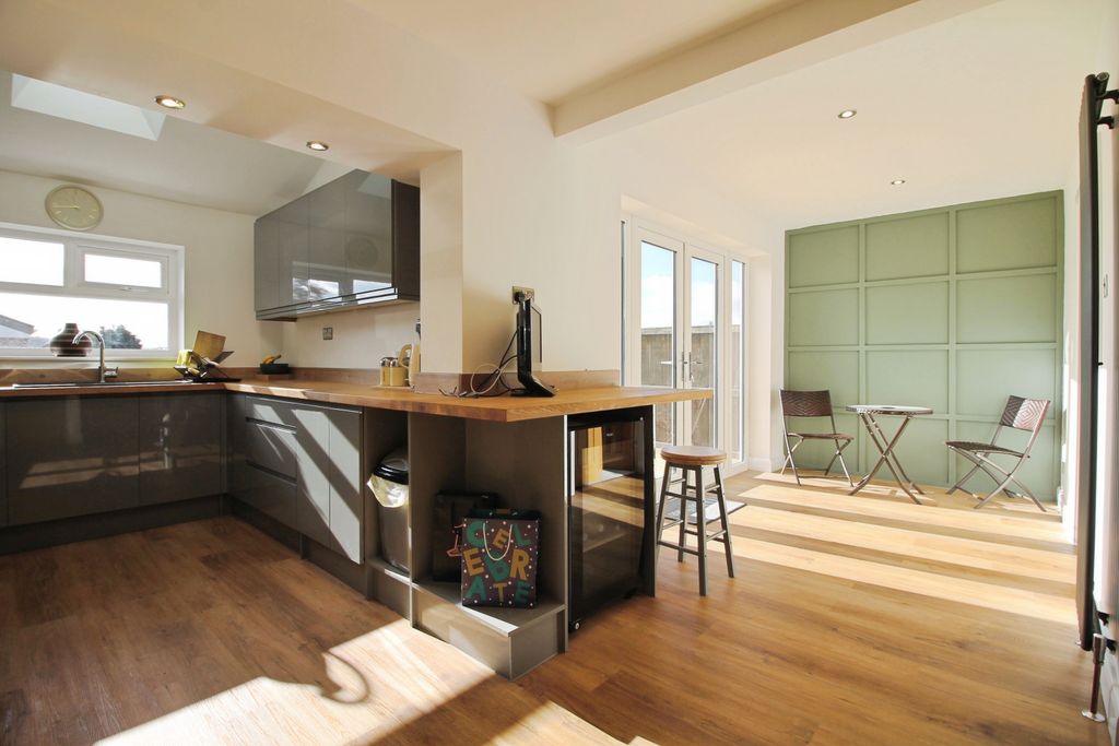 Property photo 2 of 22 Kitchen