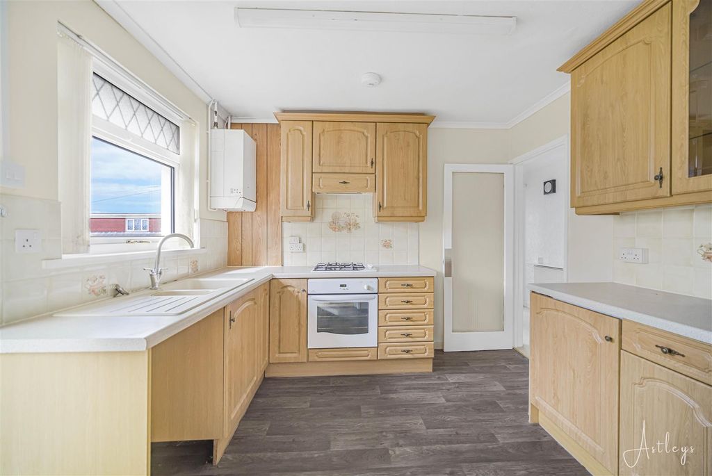 Property photo 3 of 14 Kitchen