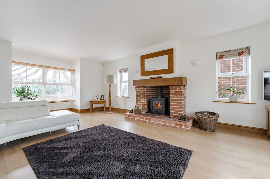 Property photo 2 of 26