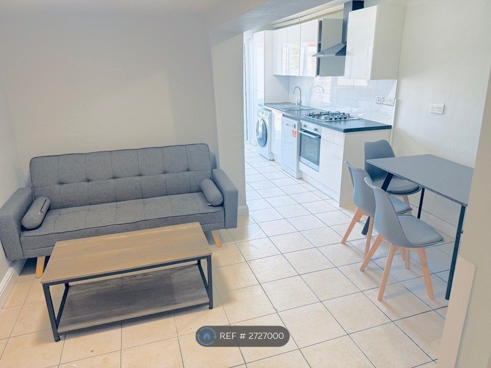 Property photo 1 of 19 Kitchen/Lounge