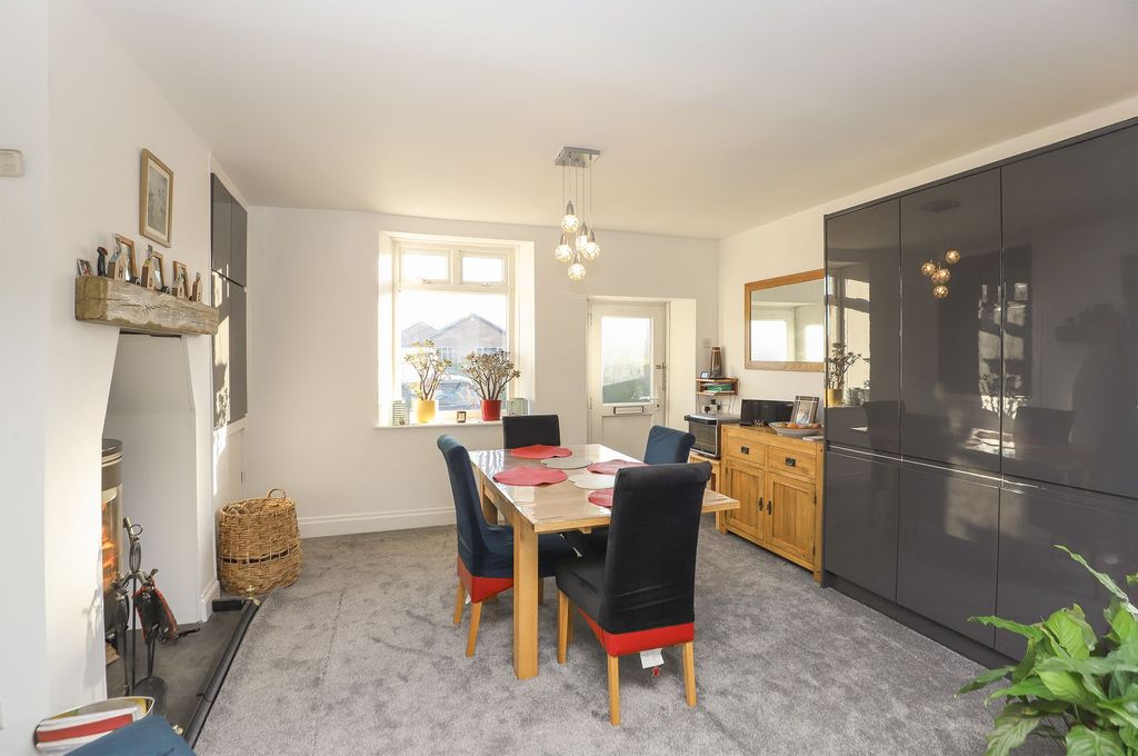 Property photo 3 of 27