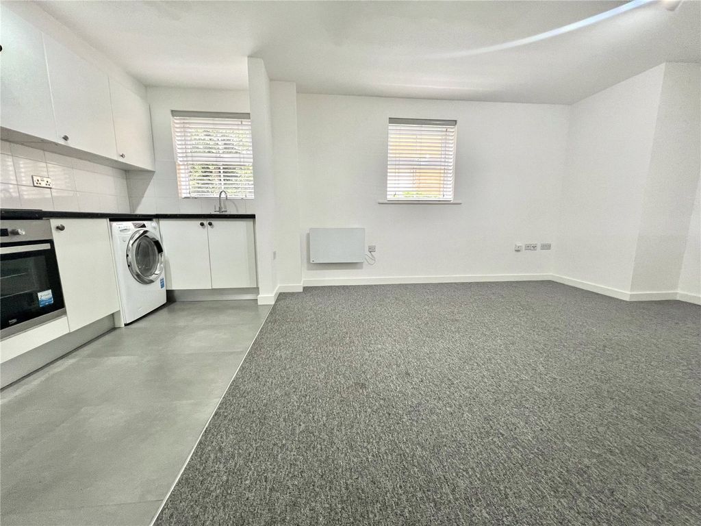 Property photo 3 of 10 Picture No. 02