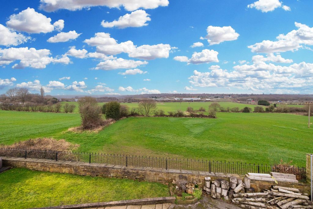 Property photo 2 of 36