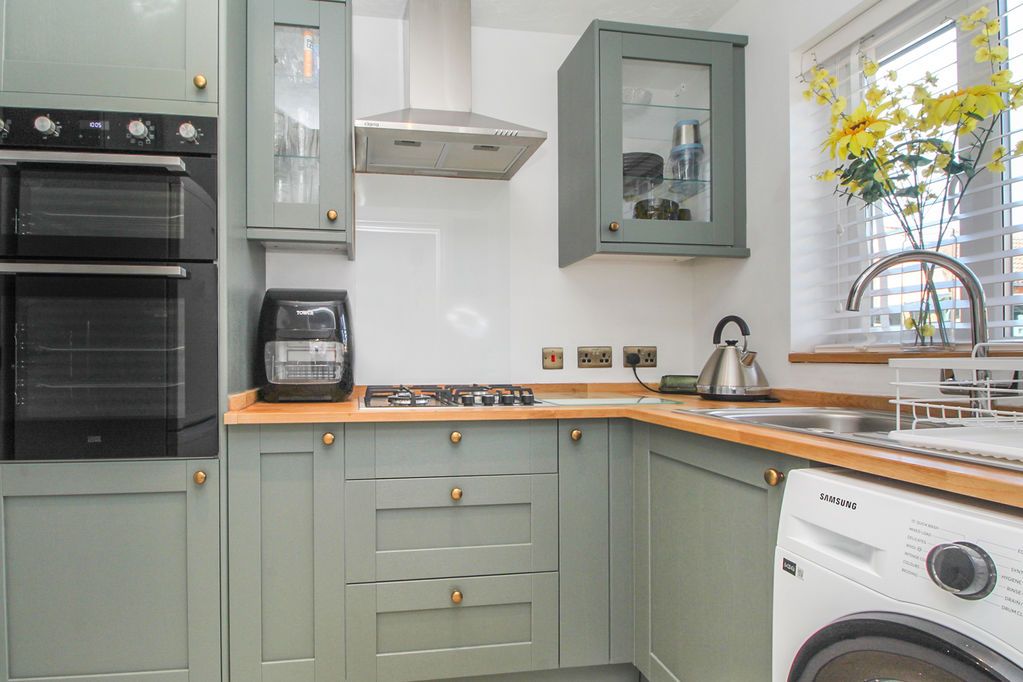 Property photo 3 of 19 Kitchen