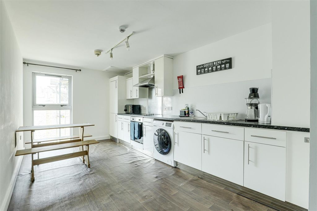 Property photo 3 of 12 10.Jpg