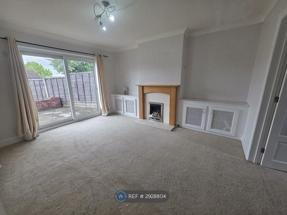 Property photo 1 of 13 Livingroom