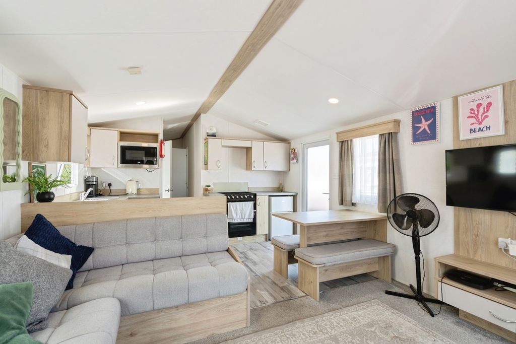 Property photo 3 of 12 Pbox-Img.Jpg