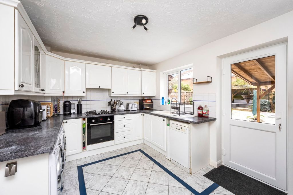 Property photo 3 of 18 Kitchen/Breakfast Room