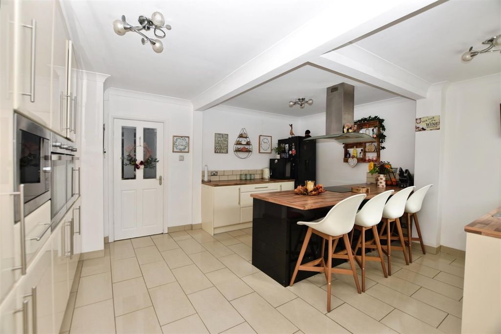 Property photo 3 of 14 Kitchen / Diner