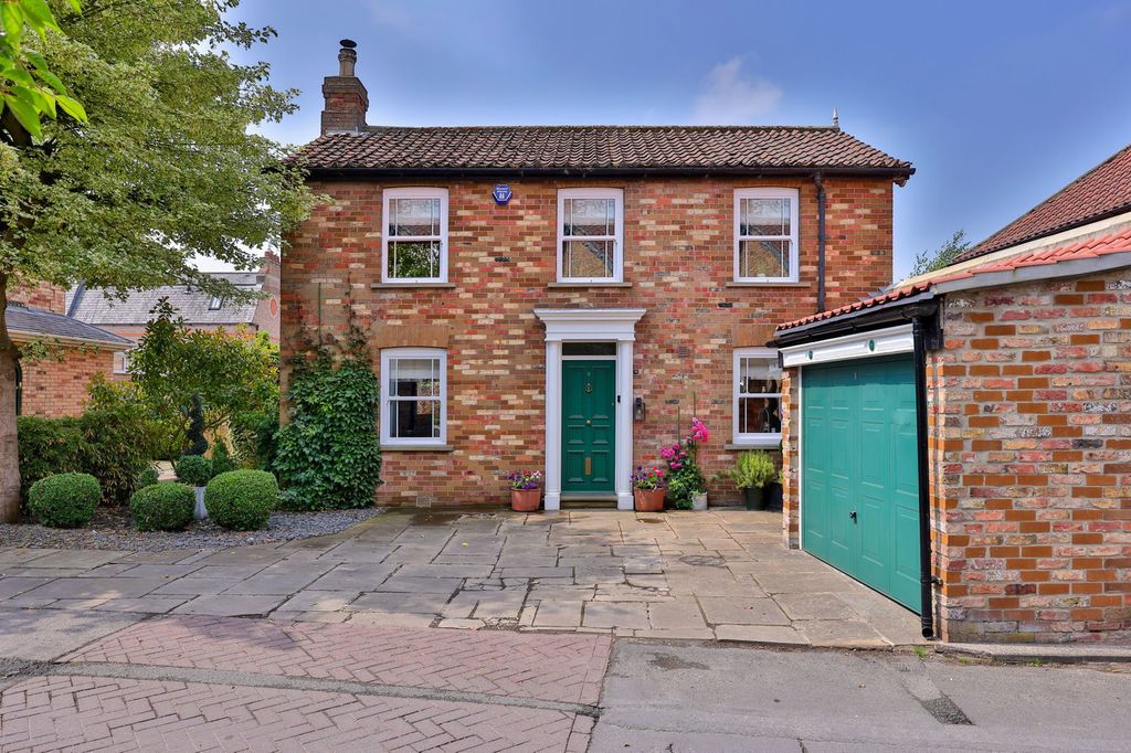 Property photo 1 of 42