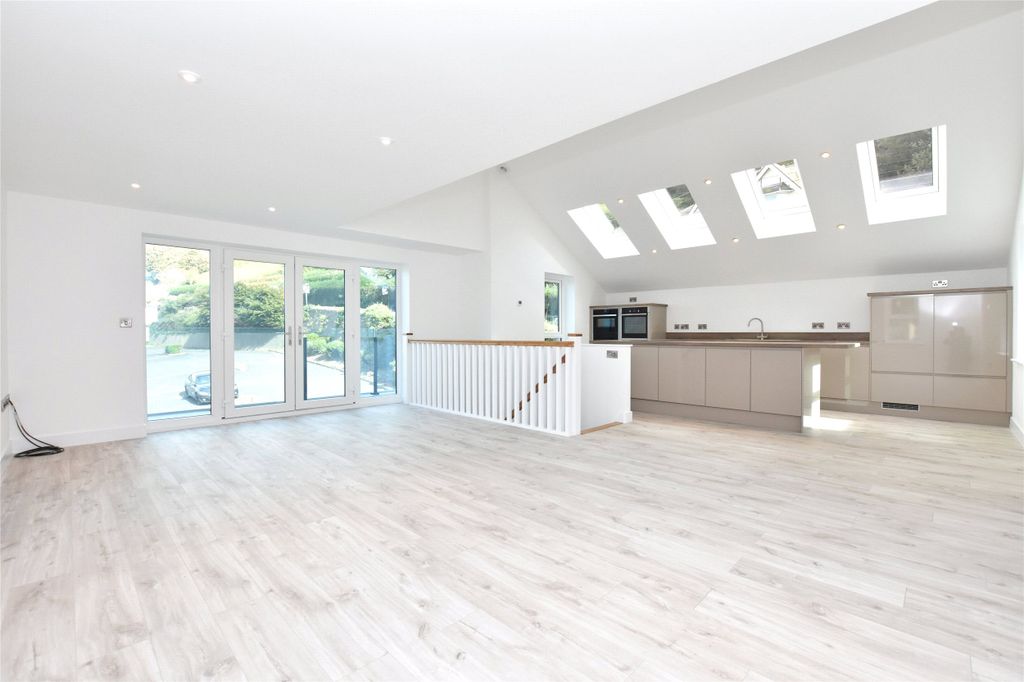 Property photo 3 of 17 Picture No. 02