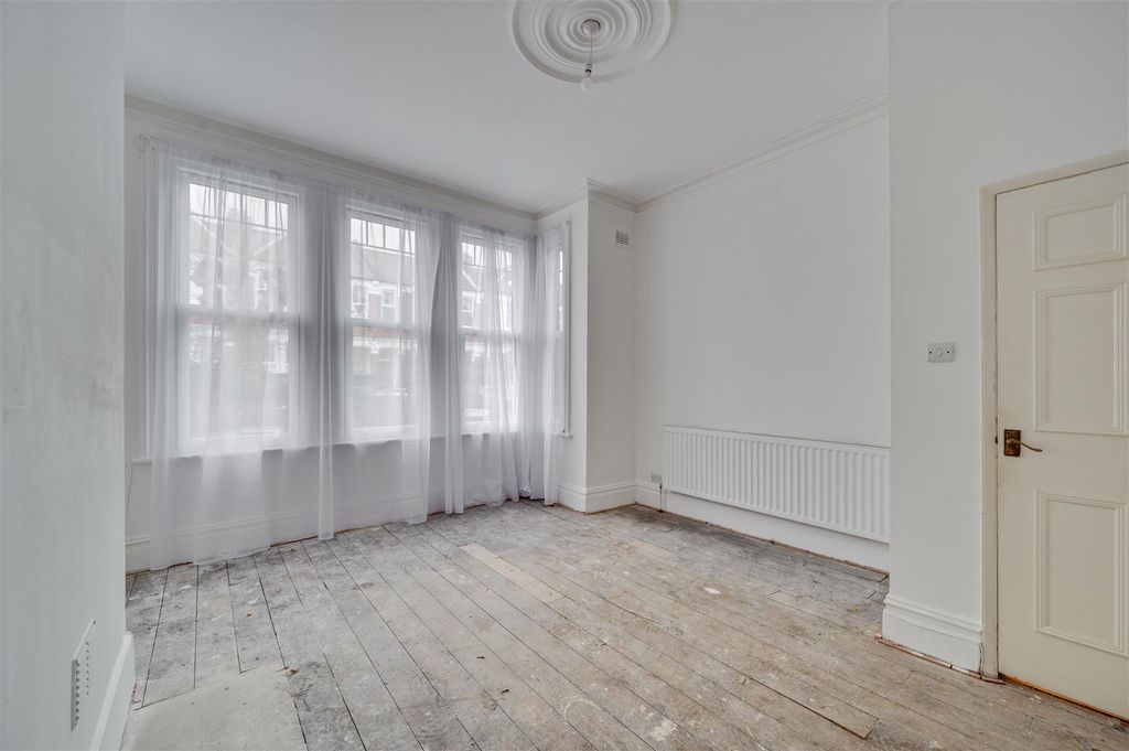 Property photo 2 of 12 Daniels_Cedar Road, Nw2_001.Jpg