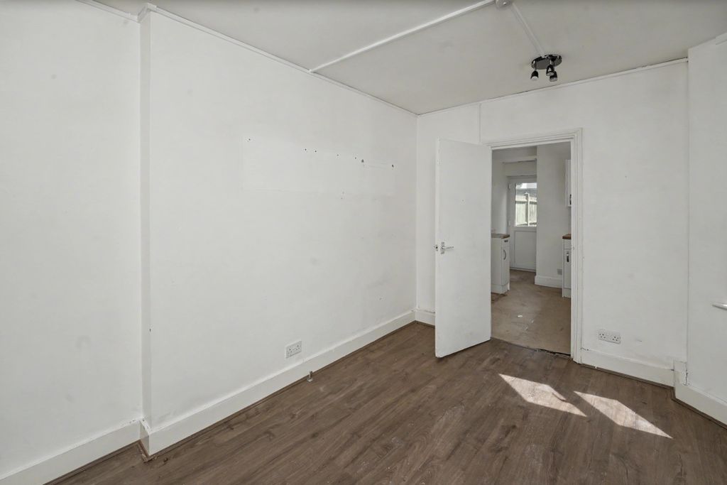 Property photo 3 of 11 Flat A, 137 Trundleys Road, Deptford, London, Se8 5Jq