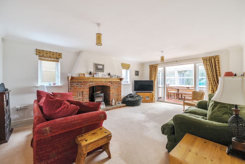 Property photo 2 of 3 Living Room