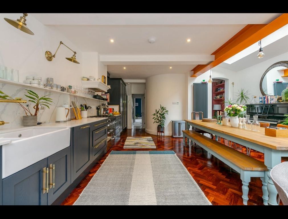 Property photo 2 of 8 Kitchen 1